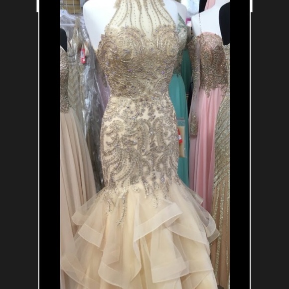 Prom dress - Picture 1 of 3